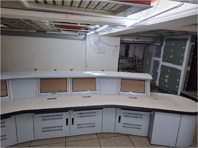 Console desk - Airport Terminal 3